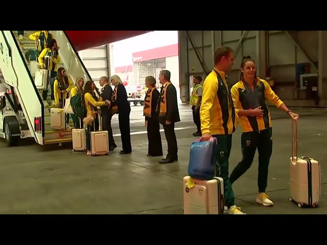 Australian athletes arrive to a hero’s welcome in Sydney following best Olympic campaign