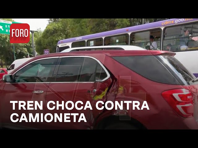 ⁣Se registra fuerte choque de un tren contra una camioneta en Azcapotzalco, CDMX - A las 3