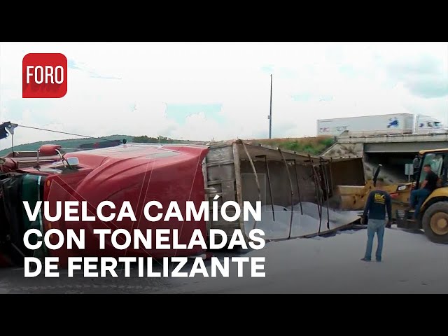 Camión sufre volcadura que transportaba fertilizante en Jalisco - Noticias MX