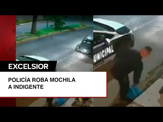 ¿Nos cuidan? Exhiben a policía de Apizaco robar mochila a indigente