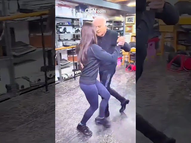 ⁣CORMILLOT se mostró BAILANDO TANGO