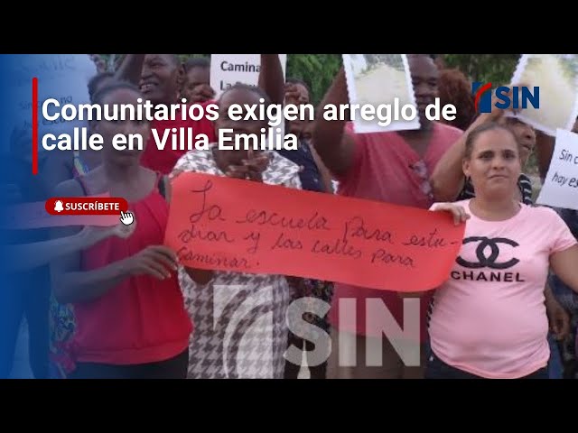 ⁣Comunitarios exigen arreglo de calle en Villa Emilia