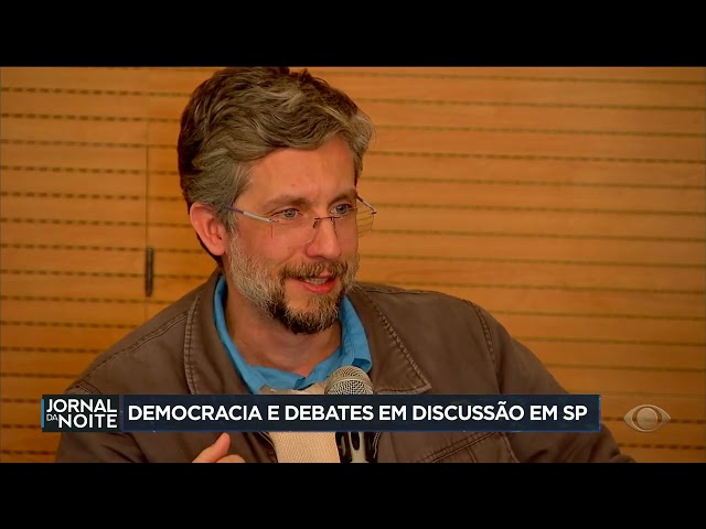 Democracia e debates em discussão em São Paulo