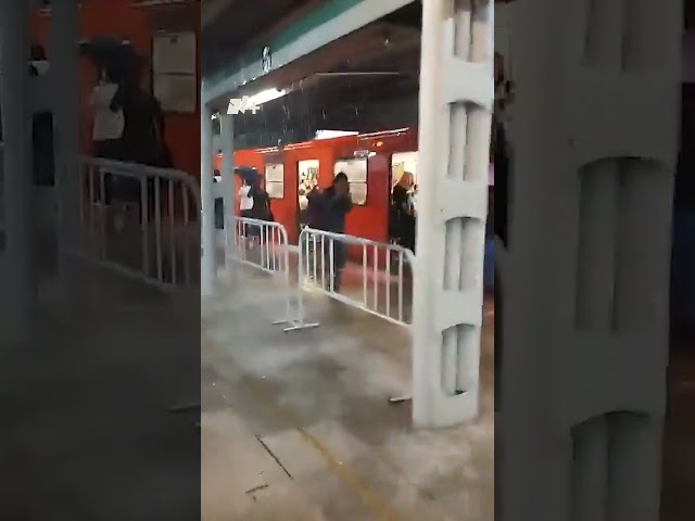 ⁣Así se filtró la lluvia en estación Río de los Remedios del Metro #nmas #shorts #metrocdmx