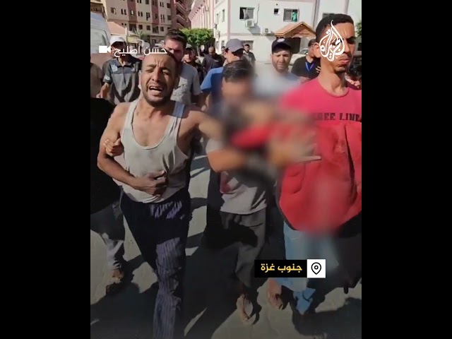 ⁣استشهاد طفل استهدفه الاحتلال أثناء عمله بخياطة الأحذية جنوب غزة