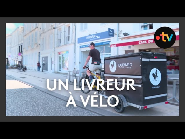 ⁣Il livre ses colis à vélo électrique