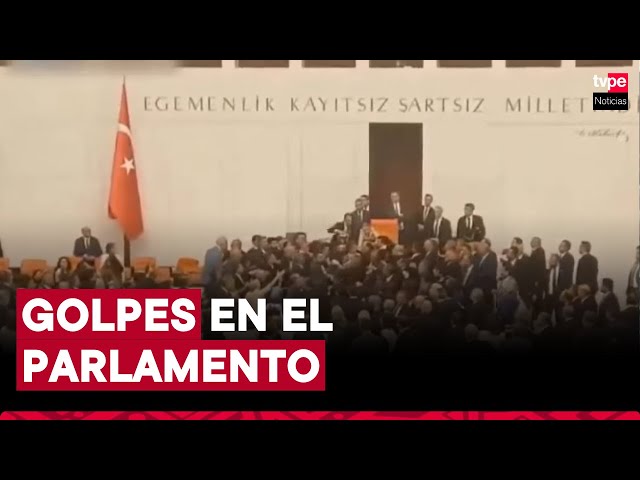 ⁣Turquía: diputados se agarraron a puñetazos en el Parlamento