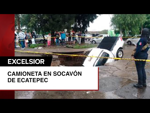 Así cayó una camioneta en un socavón en Ecatepec, Edomex