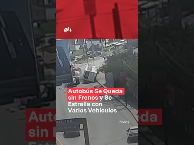 ⁣Autobús se sale de control y choca - N+ #Shorts