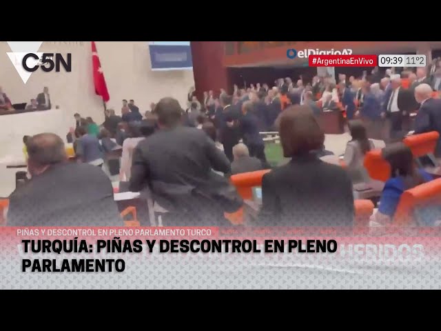 ⁣TURQUÍA: PIÑAS y DESCONTROL en pleno PARLAMENTO