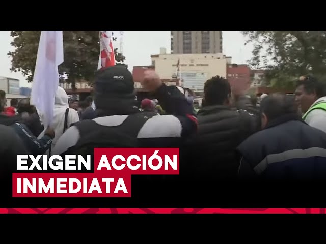 Trabajadores de construcción marchan a sede de mininter