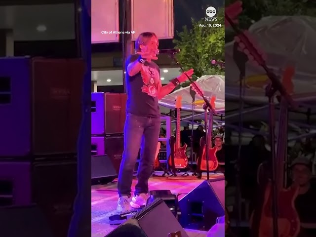 ⁣Keith Urban played a free pop-up concert outside a Buc-ee’s store in Alabama