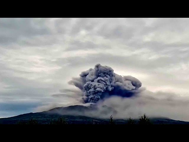 ⁣Entran en erupción 2 volcanes tras eerremoto en Rusia - Las Noticias