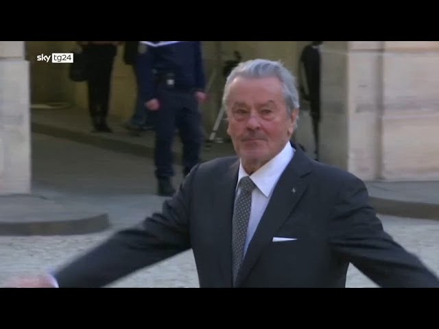 ⁣Addio Alain Delon: disputa eredità, funerali privati