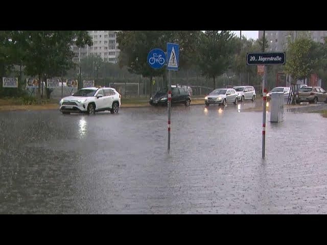 ⁣Unwetter über Wien: Dramatische Rettungseinsätze nach Rekord-Regenfällen