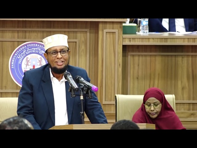 ⁣Senator Daahir“Waxan ku talinayaa in laga shaqeeyo sidii lacagta la daabacayo looga isticmaali dalka