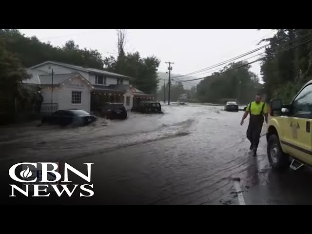 ⁣Floodwaters in the Northeast Carry Away Cars as Ernesto Pounds the Coast