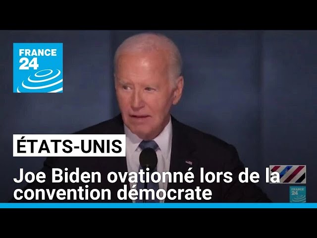 ⁣Ovationné lors de la convention démocrate, Joe Biden passe le flambeau à Kamala Harris