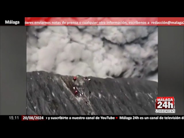 ⁣Noticia - 24 escaladores casi mueren abrasados por la lava de un volcán