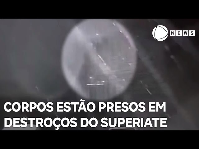 Corpos estão presos dentro dos destroços do superiate na Itália