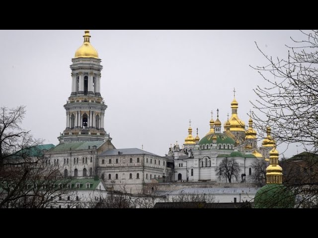 ⁣Le parlement ukrainien vote l'interdiction des activités des groupes religieux liés à Moscou