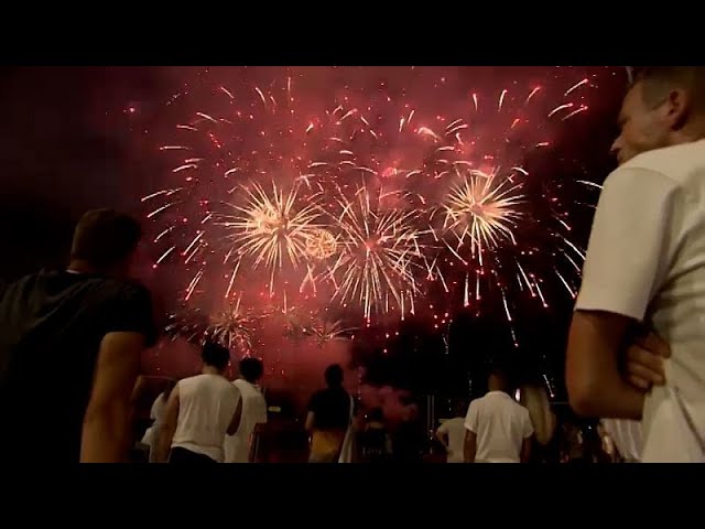 ⁣Spektakuläres Feuerwerk am Stephanstag in Budapest