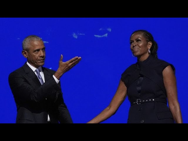 ⁣Barack et Michelle Obama appuient leur soutien à Kamala Harris lors de la Convention démocrate