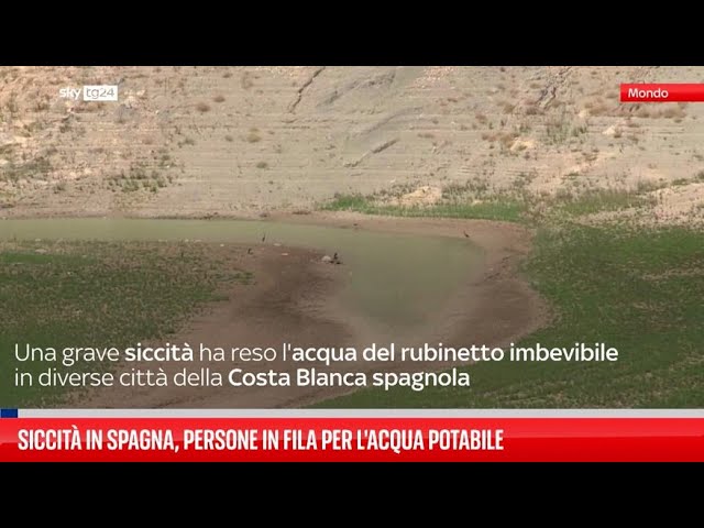 ⁣Siccità in Spagna, persone in fila per l'acqua potabile