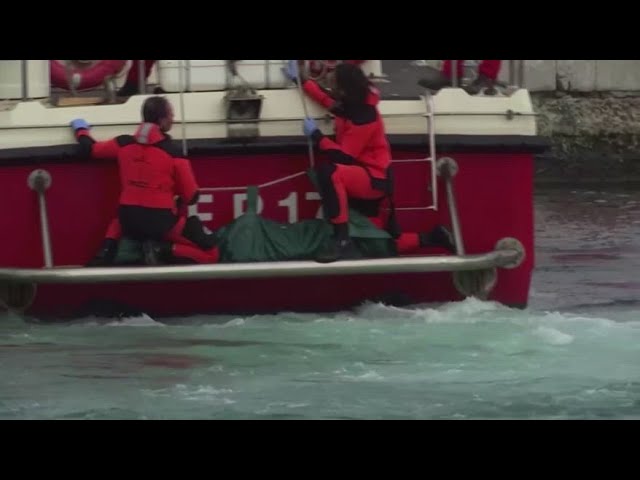 ⁣Arrivano al porto di Palermo i corpi recuperati dallo yacht