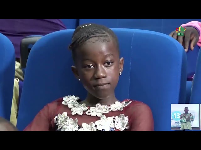 ⁣Les meilleurs élèves des lycées et collèges visitent l’assemblée nationale de Transition.