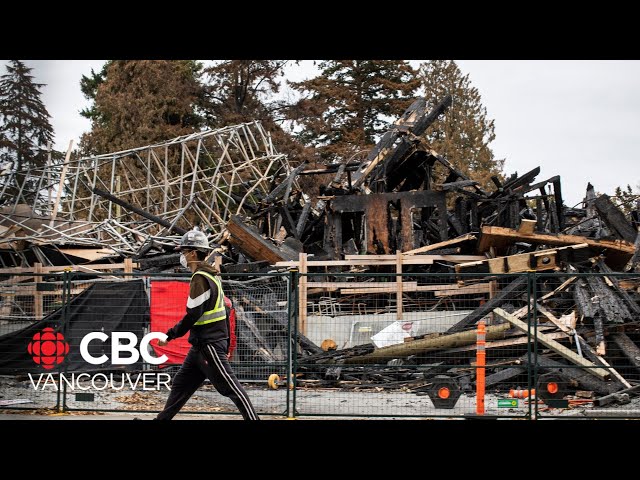 ⁣Removal underway for huge crane blocking Vancouver street