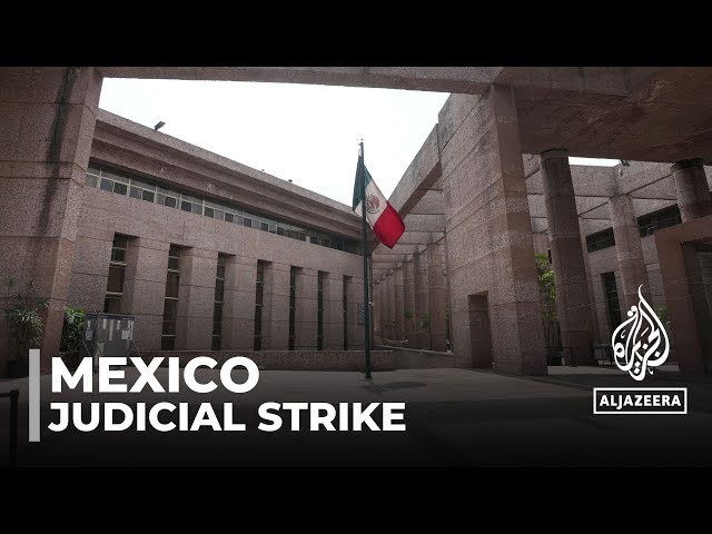 Mexico’s judicial workers strike against the president's proposal