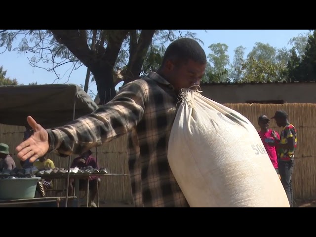 Raffingora man lifts heavy weights with teeth