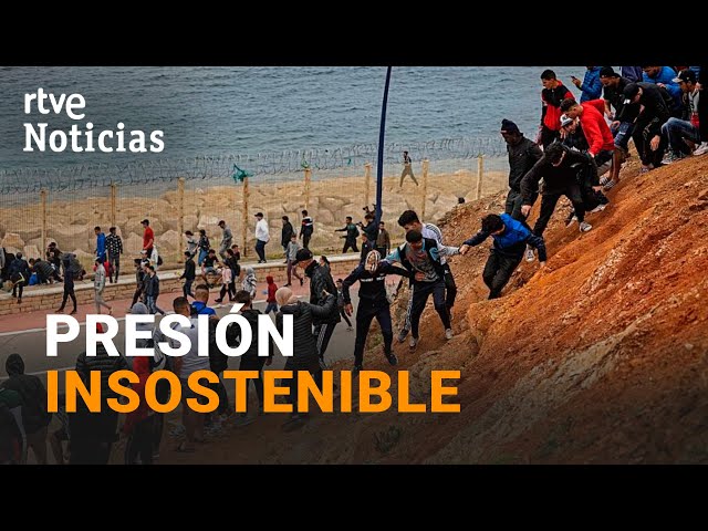 ⁣CEUTA: 350 MIGRANTES intentan ENTRAR a NADO pero son INTERCEPTADOS por la GENDARMERÍA | RTVE