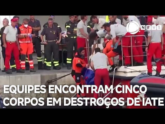 ⁣Equipes de resgate encontram cinco corpos em destroços de iate que afundou na Itália