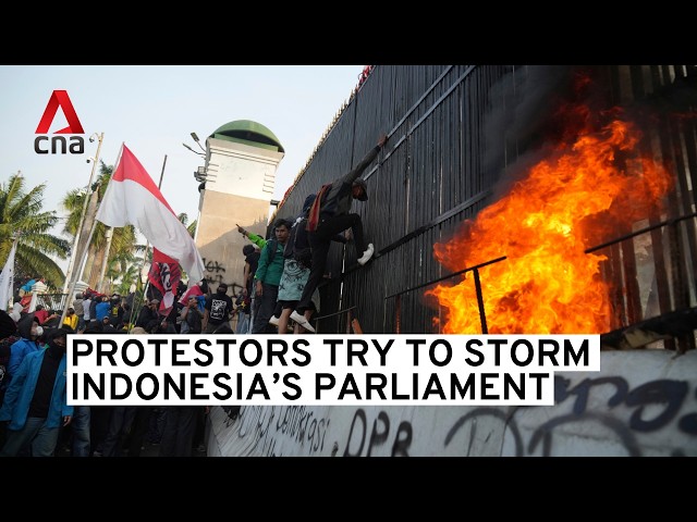 Indonesia lawmakers shelve plan to change election law after protesters breach parliament grounds