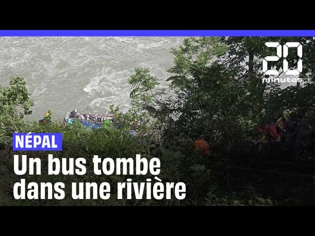 Népal : Un bus tombe dans une rivière avec 40 passagers à son bord #shorts