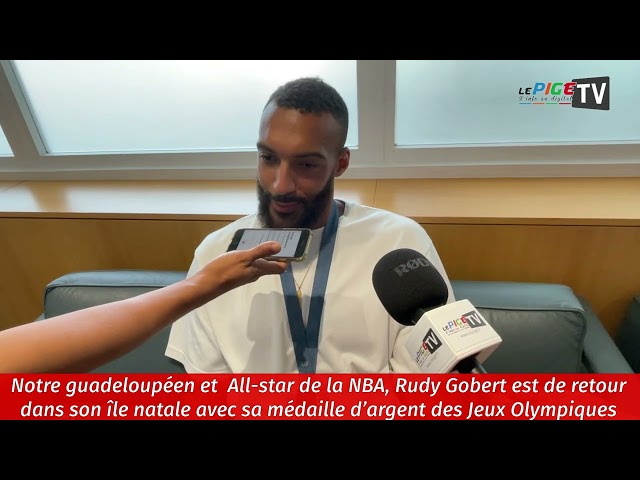 ⁣Rudy Gobert est de retour dans son île natale avec sa médaille d’argent des Jeux Olympiques