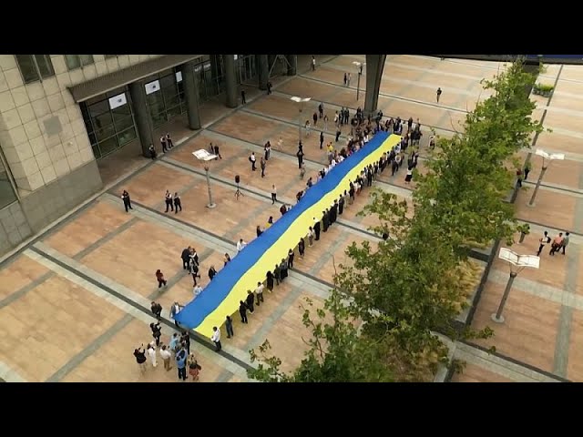 ⁣30-metre flag unfurled at EU Commission to mark Ukraine's State Flag Day