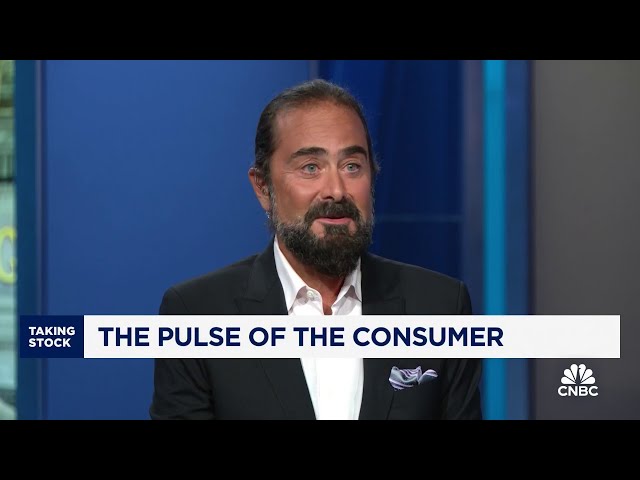 ⁣Consumer is in a good place, no need to be nervous about labor market, says Jefferies' David Ze