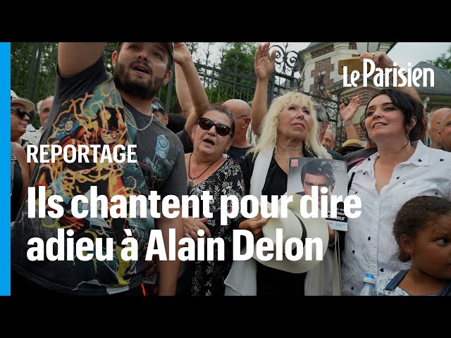 ⁣Obsèques d’Alain Delon à Douchy : « J’ai fait 400 km pour lui déposer des fleurs »