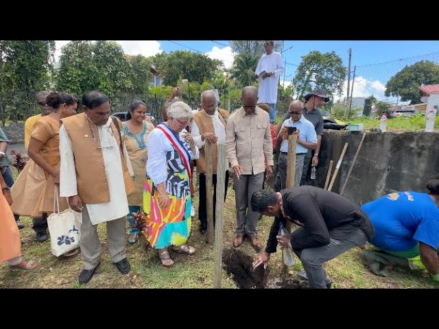 ⁣Saint-Claude :Hommage aux 1ers travailleurs indiens saint-claudien avec les Amis de l'Inde.