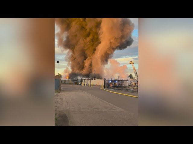 ⁣Crews extinguish warehouse fire in Commerce City