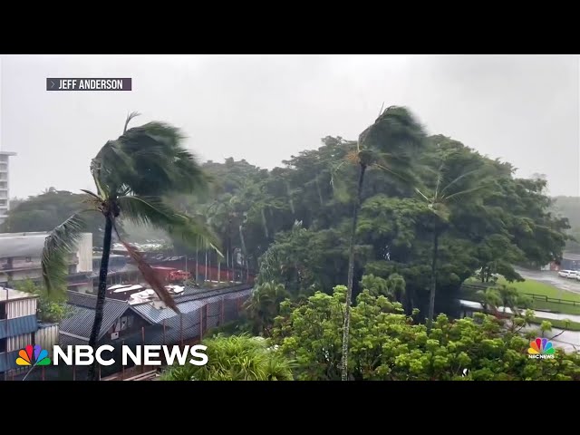 ⁣Hurricane Hone passes near Hawaii as flash floods prompt rescues in Grand Canyon