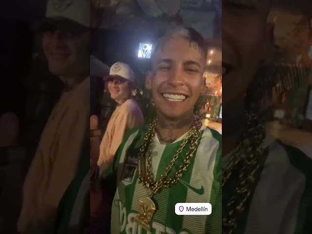 ⁣L-GANTE MOSTRÓ su nueva DENTADURA en MEDELLÍN en la previa a su PRIMER SHOW