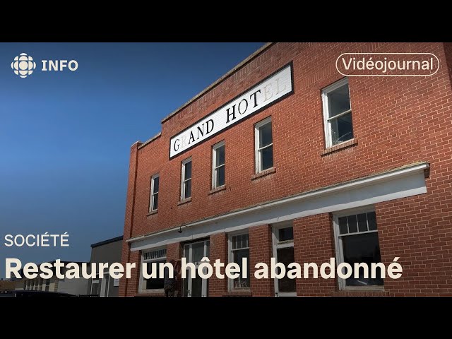 ⁣Restaurer un hôtel abandonné pour donner un sens à sa vie | Vidéojournal