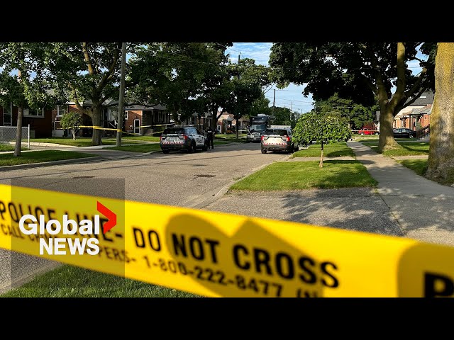 ⁣Etobicoke stabbings: Toronto police on “active” hunt for man accused of killing mother, grandmother