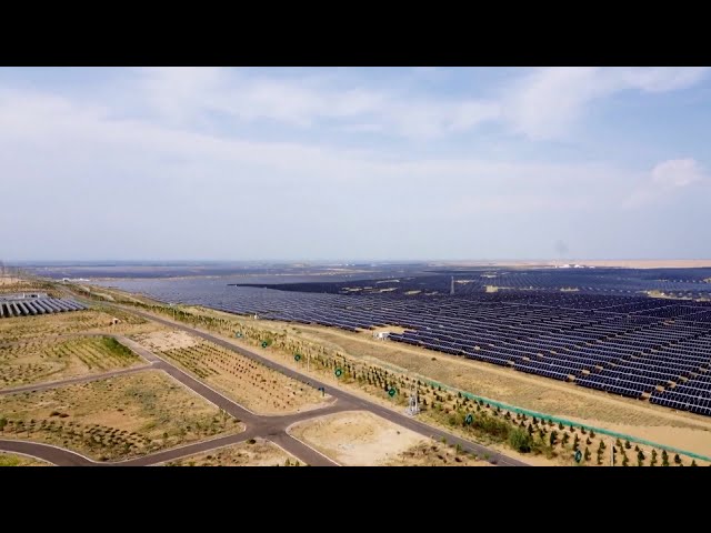 ⁣China builds photovoltaic 'Great Wall' in northern desert