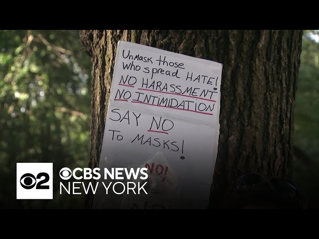 ⁣N.Y. demonstrators call for mask ban at campus protests