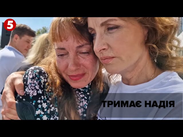 ⁣Тримає надія! Щемлива історія Олени з Маріуполя! Що жінка сказала Порошенкам?